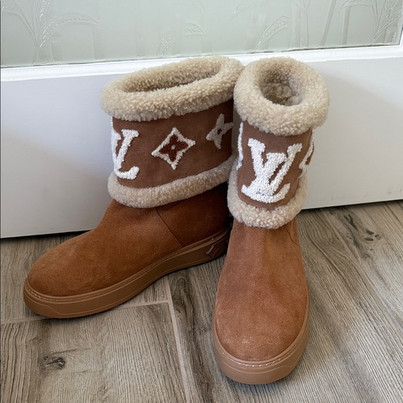 Louis Vuitton Shoes - Louis Vuitton Tan Shearling Winter Boots